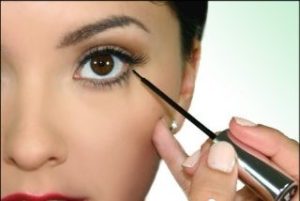Eyeliner Terbaik Untuk Tampilan Yang Cantik